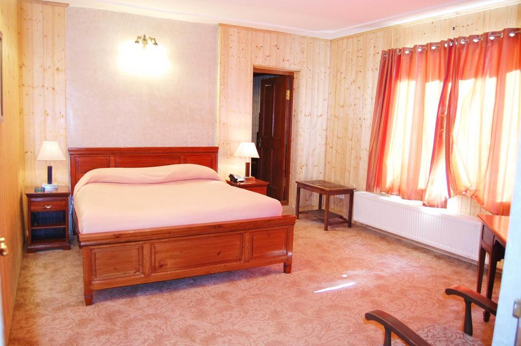 Nedous Hotel Gulmarg Cameră foto